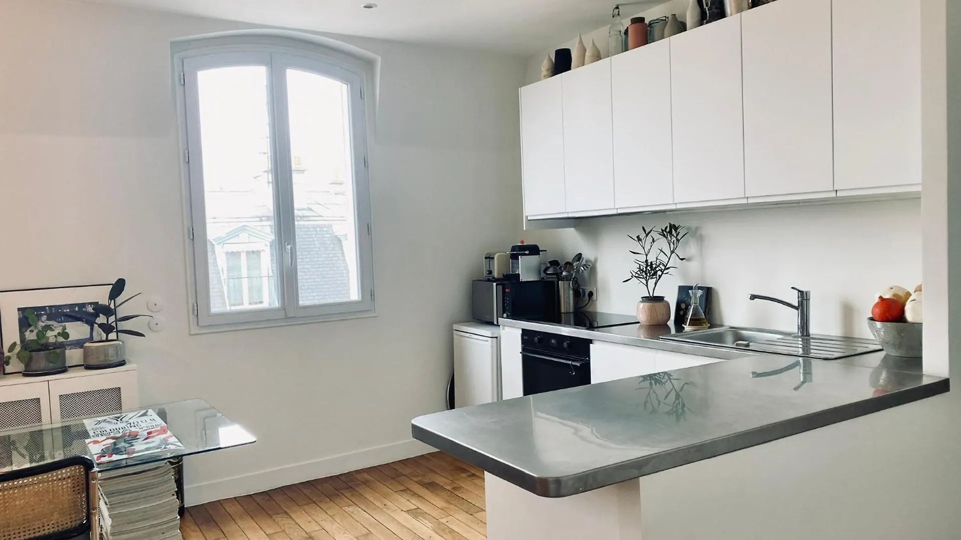 3 Pieces Lumineux Paris Montmartre Apartment France