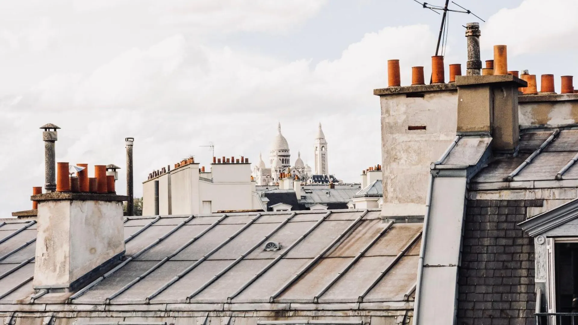 3 Pieces Lumineux Paris Montmartre Apartment France